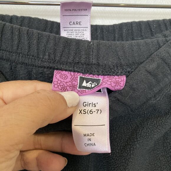 REI Lot Of 2 Girls Black Fleece Sweatpants Warmup Elastic Waist XS 6-7 - Picture 12 of 13